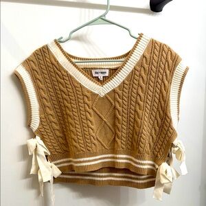 Day + Moon Women's Tan V-Neck Sweater